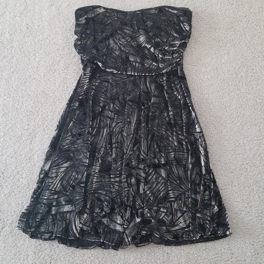 PRICE DROP! VICTORIAS SECRET! NEVER WORN!! black velvet strapless dress!